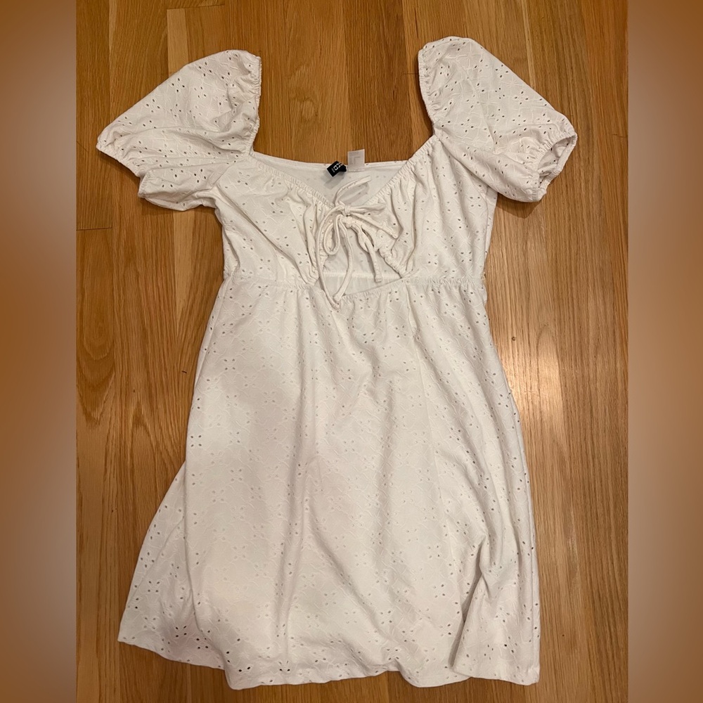 Cute white mini dress - lots of stretch so very comfy. Worn once for graduation